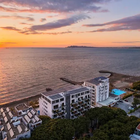 Sea Breeze With Balcony